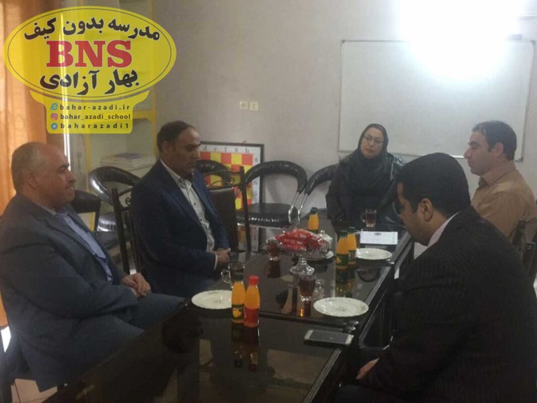 maryam azadi pejman irandoust 2 1 1065x800 - تصاویری از مدیریت مدرسه بدون کیف مریم آزادی اصفهان و مهندس پژمان ایراندوست